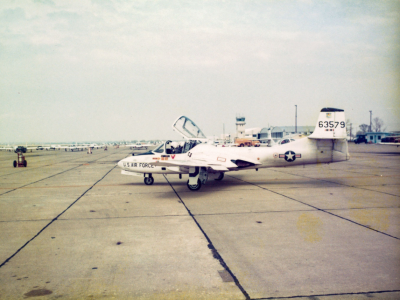 The author taxiing out on his last student flight in the Tweet.